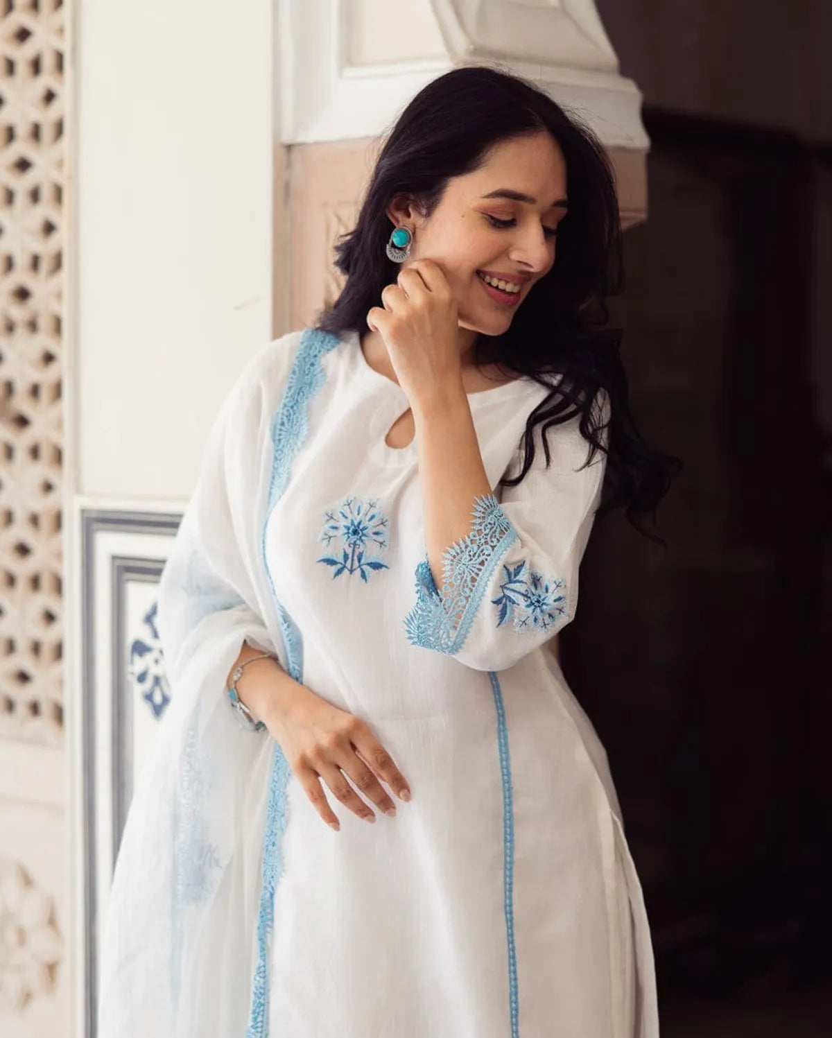 Vista White Embroidered White Kurta Dora Kurti Set