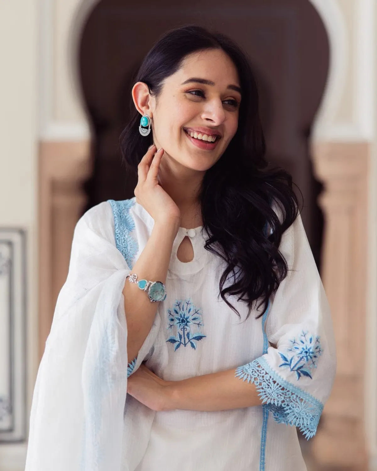 Vista White Embroidered White Kurta Dora Kurti Set
