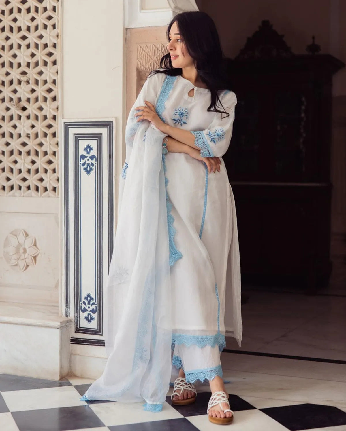 Vista White Embroidered White Kurta Dora Kurti Set
