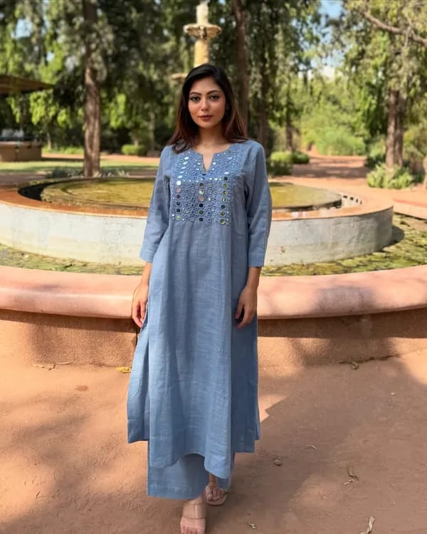 Women Blue Embroidered Straight Kurta